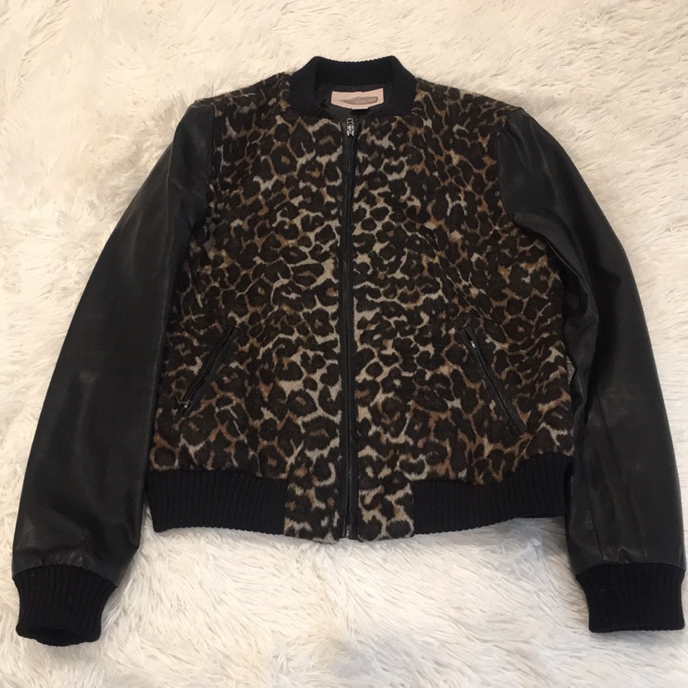 🖤Gently used Leopard and leather jacket🖤